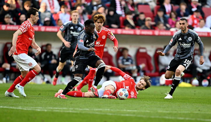 22.03.2026, xfux, Fussball 1.Bundesliga, FSV Mainz 05 - Eintracht Frankfurt, v.l. Dominik Kohr (FSV Mainz 05), Arnaud Kalimuendo-Muinga Kalimuendo Muinga (Eintracht Frankfurt), Stefan Posch (FSV Mainz 05) (DFL DFB REGULATIONS PROHIBIT ANY USE OF PHOTOGRAPHS as IMAGE SEQUENCES and or QUASI-VIDEO) Mainz