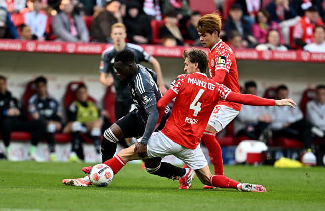 22.03.2026, xfux, Fussball 1.Bundesliga, FSV Mainz 05 - Eintracht Frankfurt, v.l. Arnaud Kalimuendo-Muinga Kalimuendo Muinga (Eintracht Frankfurt), Stefan Posch (FSV Mainz 05) (DFL DFB REGULATIONS PROHIBIT ANY USE OF PHOTOGRAPHS as IMAGE SEQUENCES and or QUASI-VIDEO) Mainz