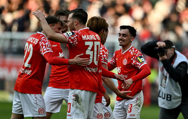 22.03.2026, xfux, Fussball 1.Bundesliga, FSV Mainz 05 - Eintracht Frankfurt, v.l. Nikolas Veratschnig (FSV Mainz 05) zautz, Silvan Widmer (FSV Mainz 05), Paul Nebel (FSV Mainz 05) jubeln jubelt nach Spielende. (DFL DFB REGULATIONS PROHIBIT ANY USE OF PHOTOGRAPHS as IMAGE SEQUENCES and or QUASI-VIDEO) Mainz