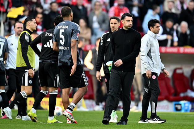 22.03.2026, xfux, Fussball 1.Bundesliga, FSV Mainz 05 - Eintracht Frankfurt, v.l. Trainer Albert Riera (Eintracht Frankfurt) enttaeuscht, enttaeuscht schauend, dissapointed (DFL DFB REGULATIONS PROHIBIT ANY USE OF PHOTOGRAPHS as IMAGE SEQUENCES and or QUASI-VIDEO) Mainz