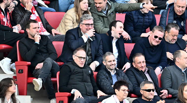 22.03.2026, xfux, Fussball 1.Bundesliga, FSV Mainz 05 - Eintracht Frankfurt, v.l. Vorstand Markus Kroesche Krösche Director of Sports (Eintracht Frankfurt), Vorstandsprecher CEO Axel Hellmann (Eintracht Frankfurt), Julien Zamberk (Finanzvorstand Eintracht Frankfurt), Philipp Reschke (Vorstandsmitglied Eintracht Frankfurt) (DFL DFB REGULATIONS PROHIBIT ANY USE OF PHOTOGRAPHS as IMAGE SEQUENCES and or QUASI-VIDEO) Mainz