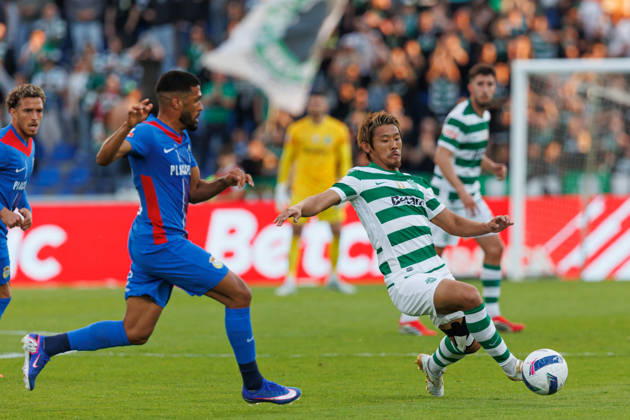 Hidemasa Morita seen during Liga Portugal game between teams of FC Alverca and Sporting CP (Luis Loureiro Ball Raw Images) Alverca Complexo Desportivo Alverca Portugal Copyright: xLuisxLoureirox LuisLoureiroAlvercaSPorting2526-101