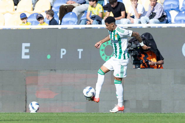 March 22, 2026, Estoril, Lisbon, Portugal: Rio Ave forward from Brazil DIOGO BEZERRA (7) in action during the game for Liga Portugal Betclic between Estoril Praia and Rio Ave at Estadio Antonio Coimbra da Mota Estoril Portugal - ZUMAs359 20260322_zsp_s359_093 Copyright: xAlexandrexdexSousax
