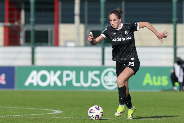 Maj Schneider (SC Freiburg) kontrolliert den Ball, Google Pixel Frauen-Bundesliga, RB Leipzig v SC Freiburg, RB-Trainingszentrum am 22. March 2026 in Leipzig, Deutschland. (Foto von Marco Steinbrenner DeFodi Images) Maj Schneider (SC Freiburg) controls the ball, Google Pixel Frauen-Bundesliga, RB Leipzig v SC Freiburg, RB-Trainingszentrum, March 22, 2026 in Leipzig, Germany. (Photo by Marco Steinbrenner DeFodi Images) DFB DFL REGULATIONS PROHIBIT ANY USE OF PHOTOGRAPHS AS IMAGE SEQUENCES AND OR QUASI-VIDEO. -