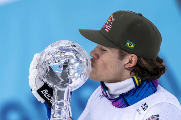 World Cup Final Kvitfjell Hafjell Hafjell 20260324 Lucas Pinheiro Braathen BRA kisses the trophy for the overall victory in the World Cup giant slalom Braathen rode to victory in the World Cup giant slalom race during the World Cup final in Hafjell on Tuesday and thereby secured victory in the World Cup giant slalom overall Photo Cornelius Poppe NTB Hafjell Norway EDITORIAL USE ONLY RESTRICTED USE FOR BETTING COMPANIES  Copyright: xCorneliusxPoppex xNTBx