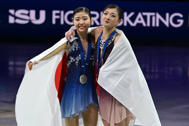 ISU Figure skating, Eiskunstlauf World Championships 2026 at the O2 Arena in Prague, Czech Republic - 27 Mar 2026 Gold medalist Kaori Sakamoto (R) and Silver medailist Mone Chiba both of Japan as seen during the medal ceremony for the Women competition at the ISU Figure Skating World Championships 2026 at the O2 Arena. ISU Figure Skating World Championships 2026 takes place from 24th to 29th of March in Prague, Czech Republic. Prague Czech Republic Copyright: xTomasxTkacikx xSOPAxImagesx 20260327-ISU-women-46