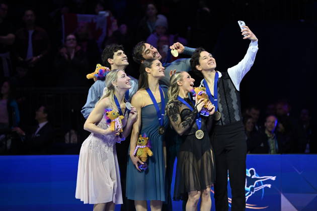 ISU Figure skating, Eiskunstlauf World Championships 2026 in Prague, Czech Republic - 28 Mar 2026 (L-R) Silver medalists Piper Gilles and Paul Poirier of Canada, Gold medalists Laurence Fournier Beaudry and Guillaume Cizeron of France and Bronze medalists Emilea Zingas and Vadym Kolesnik of the United States as seen during the medal ceremony for Ice Dance competition at the ISU Figure Skating World Championships 2026 at the O2 Arena. ISU Figure Skating World Championships 2026 takes place from 24th to 29th of March in Prague, Czech Republic. Prague Czech Republic Copyright: xTomasxTkacikx xSOPAxImagesx 20260328-isu-dance-28