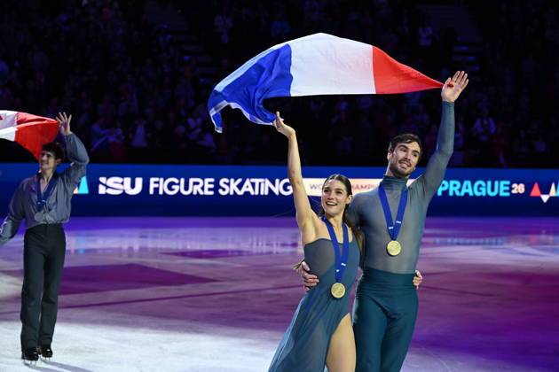 ISU Figure skating, Eiskunstlauf World Championships 2026 in Prague, Czech Republic - 28 Mar 2026 Gold medalists Laurence Fournier Beaudry (L) and Guillaume Cizeron of France as seen during the medal ceremony for Ice Dance competition at the ISU Figure Skating World Championships 2026 at the O2 Arena. ISU Figure Skating World Championships 2026 takes place from 24th to 29th of March in Prague, Czech Republic. Prague Czech Republic Copyright: xTomasxTkacikx xSOPAxImagesx 20260328-isu-dance-30