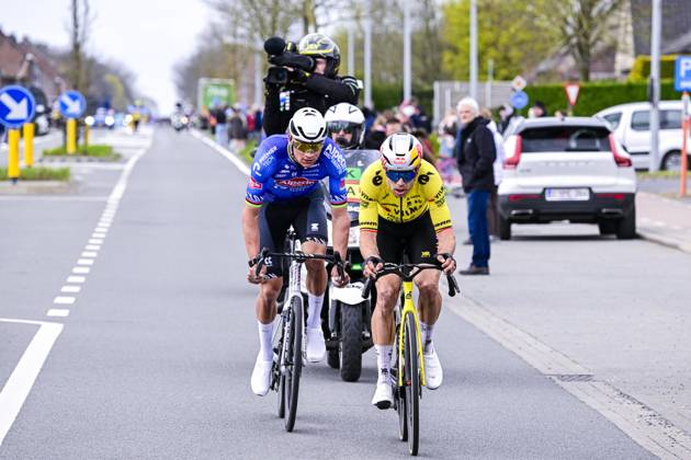 In Flanders Fields From Middelkerke to Wevelgem 2026 Cycling Race WEVELGEM, BELGIUM - MARCH 29 : VAN DER POEL Mathieu of Alpecin Premier Tech and VAN AERT Wout of Team Visma Lease a Bike in the escape pack during the 88th edition of In Flanders Fields From Middelkerke to Wevelgem an UCI World Tour 1.UWT one day cycling road race for Men Elite of 240 km with start in Middelkerke and finish in Wevelgem on March 29, 2026 in Wevelgem, Belgium, 29 03 2026 ( Motordriver Guy De Vuyst - Wevelgem Belgium Copyright: xJanxDexMeuleneirx