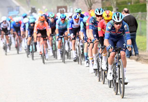 The pack of riders pictured in action during the men elite race of the Dwars Door Vlaanderen cycling event, 184,6km from Roeselare to Waregem, Wednesday 01 April 2026. POOLxTOMASxSISK x169504835x