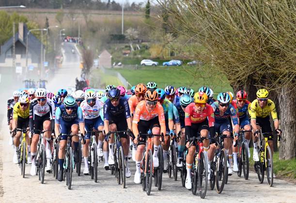 The pack of riders pictured in action during the men elite race of the Dwars Door Vlaanderen cycling event, 184,6km from Roeselare to Waregem, Wednesday 01 April 2026. POOLxTOMASxSISK x169504838x