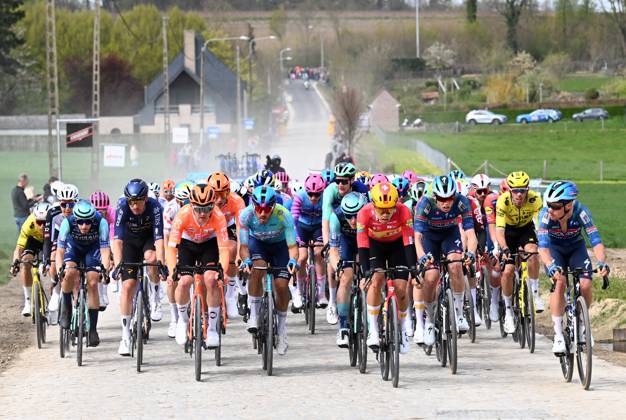 The pack of riders pictured in action during the men elite race of the Dwars Door Vlaanderen cycling event, 184,6km from Roeselare to Waregem, Wednesday 01 April 2026. POOLxTOMASxSISK x169504853x