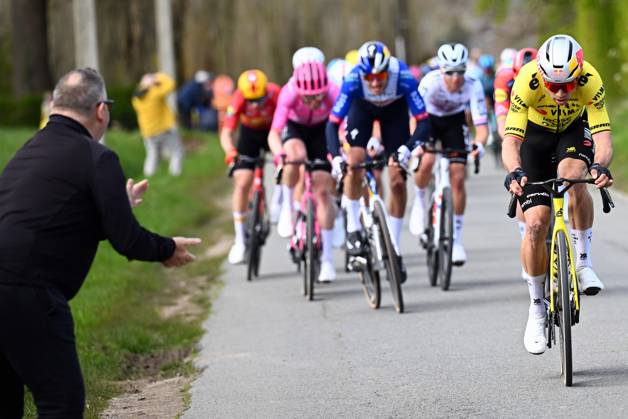 Belgian Wout van Aert pictured in action during the men elite race of the Dwars Door Vlaanderen cycling event, 184,6km from Roeselare to Waregem, Wednesday 01 April 2026. POOLxTOMASxSISK x169504858x
