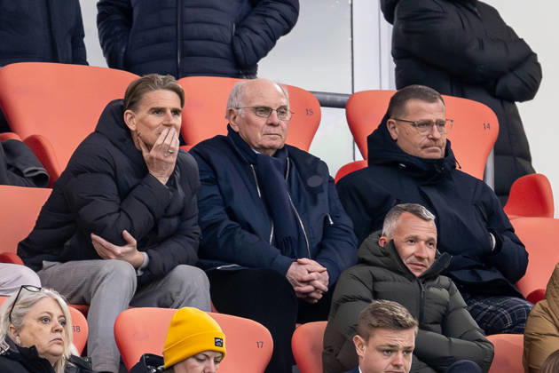 Christoph Freund (Sportdirektor, FC Bayern Muenchen), Uli Hoeness (Ehrenpraesident, FC Bayern Muenchen) und Max Eberl (Sportvorstand, FC Bayern Muenchen) auf der Tribuene GER, FC Bayern Muenchen vs. Manchester United, ManU W.F.C., Fussball, UEFA Womans Champions League, Viertelfinale Rueckspiel, Saison 2025 2026, 01.04.2026. GER, FC Bayern Muenchen vs. Manchester United W.F.C., Fussball, UEFA Womans Champions League, Viertelfinale Rueckspiel, Saison 2025 2026, 01.04.2026. Muenchen Copyright: xEibner-Pressefoto HeikexFeinerx EP_HFR