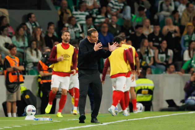 Petit seen during Liga Portugal game between teams of Sporting CP and CD Santa Clara at Estadio Jose Alvalade (Luis Loureiro Ball Raw Images PT) Lisbon Estadio Jose Alvalade Portugal Copyright: xLuisxLoureirox luisloureiro_sportingcp_santaclaracd_2526-18