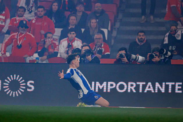 Oskar Pietuszewski seen celebrating after scoring goal during Liga Portugal game between teams of SL Benfica and FC Porto at Estadio Da Luz (Maciej Rogowski Ball Raw Images PT) Lisbon Estadio Da Luz Portugal Copyright: xMaciejxRogowskix maciejrogowski_slbenfica_fcporto_2526-211