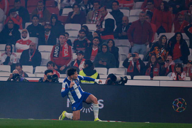 Oskar Pietuszewski seen celebrating after scoring goal during Liga Portugal game between teams of SL Benfica and FC Porto at Estadio Da Luz (Maciej Rogowski Ball Raw Images PT) Lisbon Estadio Da Luz Portugal Copyright: xMaciejxRogowskix maciejrogowski_slbenfica_fcporto_2526-213