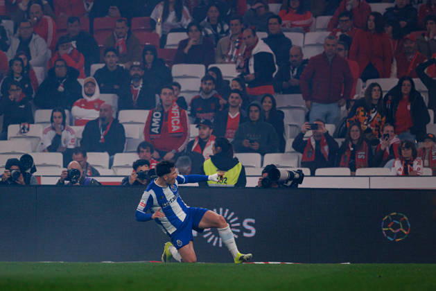Oskar Pietuszewski seen celebrating after scoring goal during Liga Portugal game between teams of SL Benfica and FC Porto at Estadio Da Luz (Maciej Rogowski Ball Raw Images PT) Lisbon Estadio Da Luz Portugal Copyright: xMaciejxRogowskix maciejrogowski_slbenfica_fcporto_2526-212