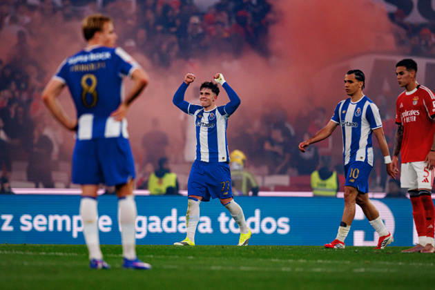 Oskar Pietuszewski seen celebrating after scoring goal during Liga Portugal game between teams of SL Benfica and FC Porto at Estadio Da Luz (Maciej Rogowski Ball Raw Images PT) Lisbon Estadio Da Luz Portugal Copyright: xMaciejxRogowskix maciejrogowski_slbenfica_fcporto_2526-217