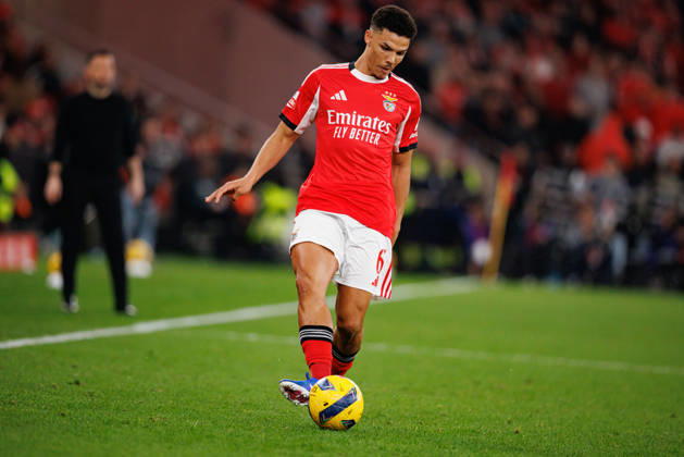 Alexander Bah seen during Liga Portugal game between teams of SL Benfica and FC Porto at Estadio Da Luz (Maciej Rogowski Ball Raw Images PT) Lisbon Estadio Da Luz Portugal Copyright: xMaciejxRogowskix maciejrogowski_slbenfica_fcporto_2526-355
