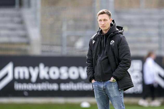 Kevin Stotz (Trainer, Cheftrainer, Interimstrainer, SVS), Einzelbild, Einzelfoto, Aktion, Action, 04.04.2026, Sandhausen (Deutschland), Fussball, Regionalliga Südwest, SV Sandhausen - SG Sonnenhof Großaspach