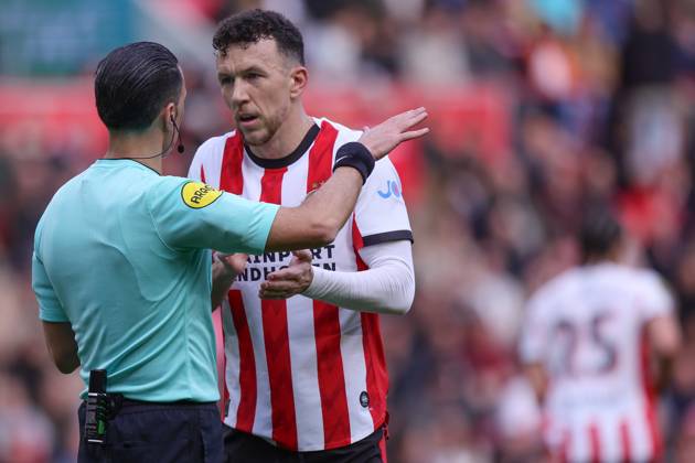 EINDHOVEN , 04-04-2025 , Philips stadium , season 2025 2026 , Dutch Eredivisie football , match between PSV and FC Utrecht , picture shows Referee Serdar Gozubuyuk and PSV Player Ivan Perisic PSV - Utrecht x202831785x Copyright: