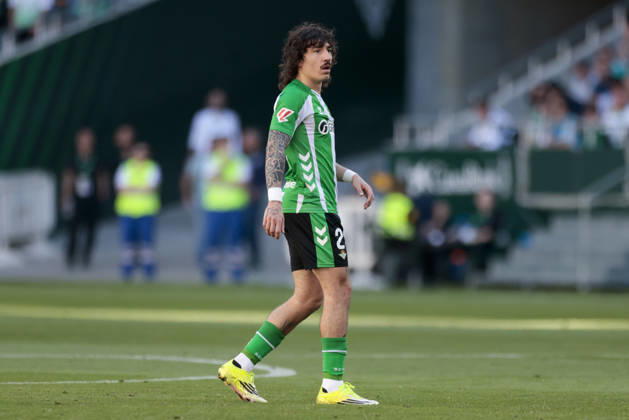 Real Betis Balompie v RCD Espanyol de Barcelona - LaLiga EA Sports Hector Bellerin of Real Betis in action during the La Liga EA Sports match between Real Betis and RCD Espanyol de Barcelona at La Cartuja Stadium in Seville, Spain, on April 4, 2026. Seville Spain  Copyright: xJosexLuisxContrerasx originalFilename:joseluiscontreras-realbeti260404_npXT8