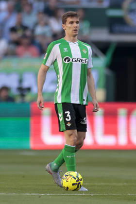 Real Betis Balompie v RCD Espanyol de Barcelona - LaLiga EA Sports Diego Llorente of Real Betis controls the ball during the La Liga EA Sports match between Real Betis and RCD Espanyol de Barcelona at La Cartuja Stadium in Seville, Spain, on April 4, 2026. Seville Spain  Copyright: xJosexLuisxContrerasx originalFilename:joseluiscontreras-realbeti260404_npikY
