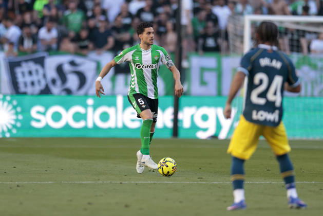 Real Betis Balompie v RCD Espanyol de Barcelona - LaLiga EA Sports Marc Bartra of Real Betis runs with the ball during the La Liga EA Sports match between Real Betis and RCD Espanyol de Barcelona at La Cartuja Stadium in Seville, Spain, on April 4, 2026. Seville Spain  Copyright: xJosexLuisxContrerasx originalFilename:joseluiscontreras-realbeti260404_npIwd