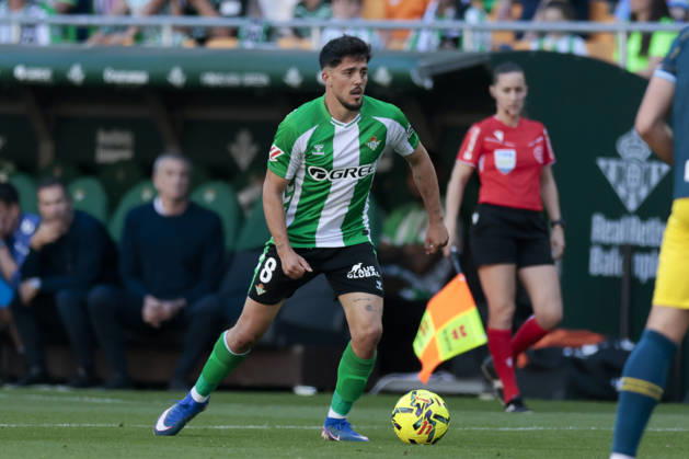 Real Betis Balompie v RCD Espanyol de Barcelona - LaLiga EA Sports Pablo Fornals of Real Betis controls the ball during the La Liga EA Sports match between Real Betis and RCD Espanyol de Barcelona at La Cartuja Stadium in Seville, Spain, on April 4, 2026. Seville Spain  Copyright: xJosexLuisxContrerasx originalFilename:joseluiscontreras-realbeti260404_npuy6