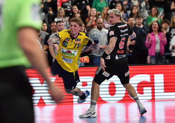 05.04.2026 - Handball - 1. Bundesliga DAIKIN HBL - Saison 2025 2026 - 27. Spieltag: HC Erlangen Metropolregion Nürnberg HCE - Rhein-Neckar Löwen - OGo - xogox - Edwin Aspenbäck (78, Rhein Neckar Löwen ) Marek Nissen (6, HC Erlangen HCE )