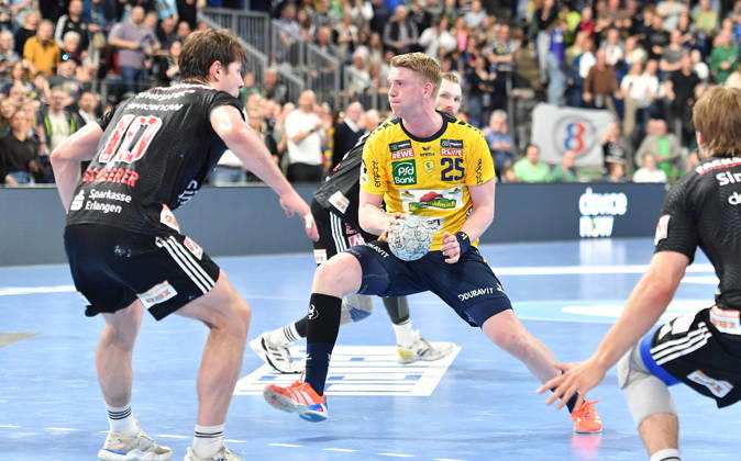 05.04.2026 - Handball - 1. Bundesliga DAIKIN HBL - Saison 2025 2026 - 27. Spieltag: HC Erlangen Metropolregion Nürnberg HCE - Rhein-Neckar Löwen - OGo - xogox - Florian Scheerer (10, HC Erlangen HCE ) Haukur Thrastarson (25, Rhein Neckar Löwen )