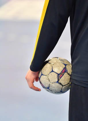 05.04.2026 - Handball - 1. Bundesliga DAIKIN HBL - Saison 2025 2026 - 27. Spieltag: HC Erlangen Metropolregion Nürnberg HCE - Rhein-Neckar Löwen - OGo - xogox - Symbolbild Symbolfoto Feature Impression Trainingsball Ball Spielball