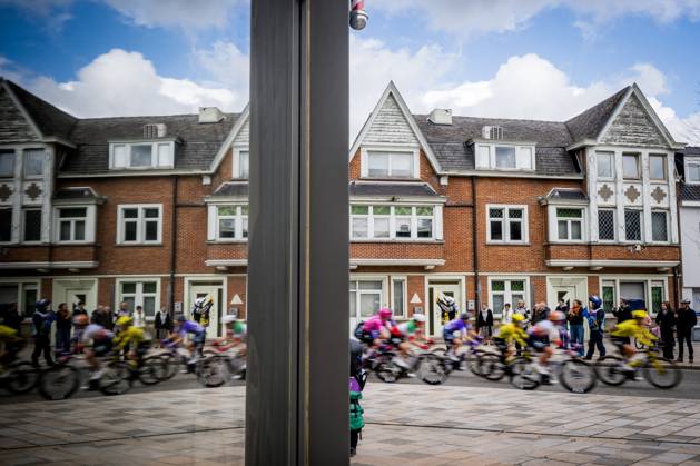 The pack of riders pictured in action during the women s race of the Ronde van Vlaanderen Tour des Flandres Tour of Flanders UCI WorldTour one day cycling race, 164,1 km with start and finish in Oudenaarde, Sunday 05 April 2026. JASPERxJACOBS x169906942x