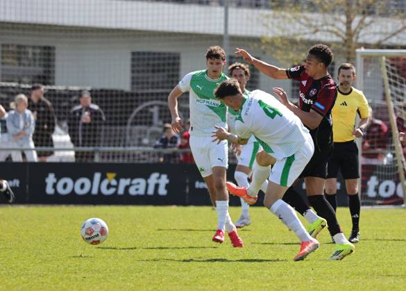 06.04.2026 - Fussball - Saison 2025 2026 - Regionalliga Bayern - 27. Spieltag: 1. FC Nürnberg FCN II ( Club ) - SpVgg Greuther Fürth II (Kleeblatt U23 ) - DaMa - xdaxmax - Noah König Koenig (4, SpVgg Greuther Fürth II ) Noah Maboulou (37, 1. FC Nürnberg FCN II )