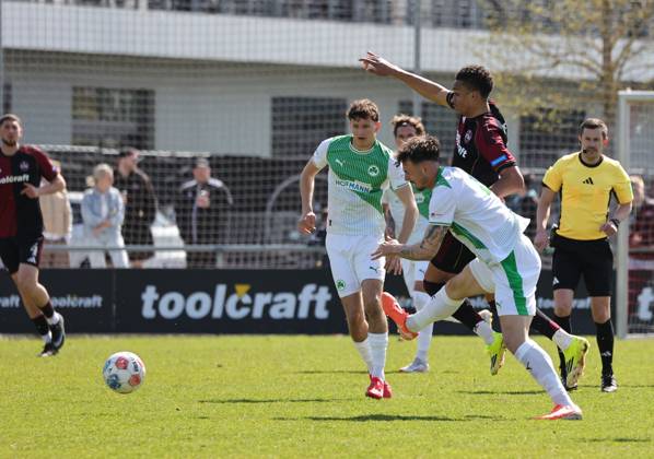 06.04.2026 - Fussball - Saison 2025 2026 - Regionalliga Bayern - 27. Spieltag: 1. FC Nürnberg FCN II ( Club ) - SpVgg Greuther Fürth II (Kleeblatt U23 ) - DaMa - xdaxmax - Noah König Koenig (4, SpVgg Greuther Fürth II ) Noah Maboulou (37, 1. FC Nürnberg FCN II )