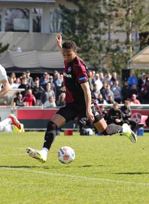 06.04.2026 - Fussball - Saison 2025 2026 - Regionalliga Bayern - 27. Spieltag: 1. FC Nürnberg FCN II ( Club ) - SpVgg Greuther Fürth II (Kleeblatt U23 ) - DaMa - xdaxmax - Noah Maboulou (37, 1. FC Nürnberg FCN II ) mit Torschuss