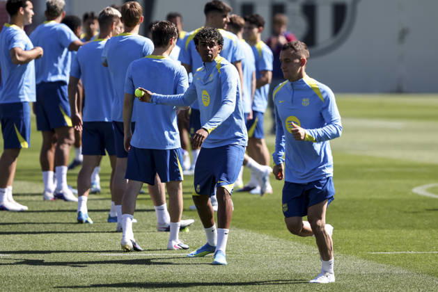 April 7, 2026, Sant Joan Despi, Barcelona, SPAIN: Lamine Yamal and Marc Casado during the training day of FC Barcelona, Barca ahead UEFA Champions League 2025 26, Quarter-finals First Leg, football match against Atletico de Madrid at Ciutat Esportiva Joan Gamper on April 07, 2026 in Sant Joan Despi, Barcelona, Spain. FC Barcelona Training And press conference, PK, Pressekonferenz - Uefa Champions League 2025 26 Quarter-Finals First Leg - ZUMAa181 20260407_zaa_a181_023 Copyright: xJavierxBorregox