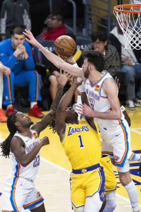 (260408) -- LOS ANGELES, April 8, 2026 -- Los Angeles Lakers Adou Thiero (C) goes for the basket under the pressure from Oklahoma City Thunder s Chet Holmgren (R) during the 2025-2026 NBA, Basketball Herren, USA regular season basketball game between Oklahoma City Thunder and Los Angeles Lakers in Los Angeles, the United States, April 7, 2026. (Photo by Xinhua) (SP)U.S.-LOS ANGELES-BASKETBALL-NBA-THUNDER VS LAKERS RingoxChiu