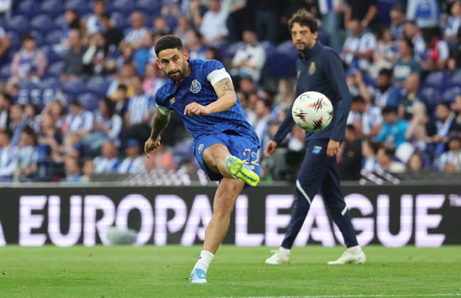 POR: Porto v Nottingham Forest, Europa League, 9 April 2026 Alan Varela of FC Porto in warm the UEFA Europe League,Quartet finals 1st leg between Porto FC and Nottingham Forest FC at Stadium of Dragao on April 9,2026 in Porto (Portugal) (Photo by Luis de la Mata SportPix Sipa USA) Porto As Antas Porto Portugal Copyright: xLuisxdexlaxMatax xsportPix.org.ux
