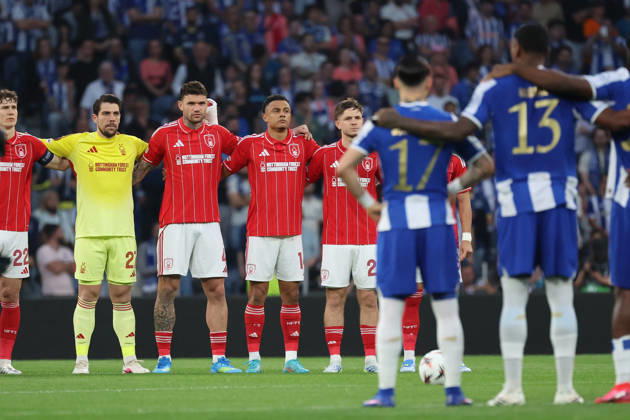 POR: Porto v Nottingham Forest, Europa League, 9 April 2026 Matz Sels of Nottingham Forest and Ryan Yates of Nottingham Forest and in action during the UEFA Europe League,Quartet finals 1st leg between Porto FC and Nottingham Forest FC at Stadium of Dragao on April 9,2026 in Porto (Portugal) (Photo by Luis de la Mata SportPix Sipa USA) Porto As Antas Porto Portugal Copyright: xLuisxdexlaxMatax xsportPix.org.ux