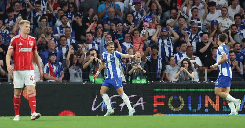 POR: Porto v Nottingham Forest, Europa League, 9 April 2026 William Gomes of FC Porto celebrates your first goal in action during the UEFA Europe League,Quartet finals 1st leg between Porto FC and Nottingham Forest FC at Stadium of Dragao on April 9,2026 in Porto (Portugal) (Photo by Luis de la Mata SportPix Sipa USA) Porto As Antas Porto Portugal Copyright: xLuisxdexlaxMatax xsportPix.org.ux