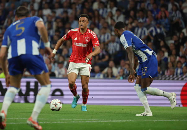 POR: Porto v Nottingham Forest, Europa League, 9 April 2026 Dan Ndoye of Nottingham Forest n action during the UEFA Europe League,Quartet finals 1st leg between Porto FC and Nottingham Forest FC at Stadium of Dragao on April 9,2026 in Porto (Portugal) (Photo by Luis de la Mata SportPix Sipa USA) Porto As Antas Porto Portugal Copyright: xLuisxdexlaxMatax xsportPix.org.ux