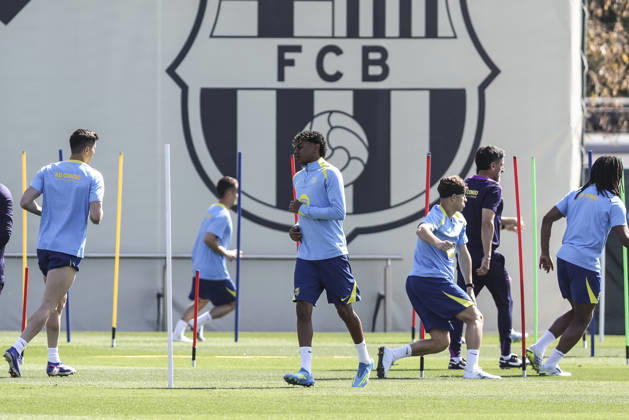 April 10, 2026, Sant Joan Despi, Barcelona, SPAIN: Lamine Yamal during the training day of FC Barcelona, Barca ahead the Spanish League, Laliga EA Sports, football match against RCD Espanyol at Ciudad Esportiva Joan Gamper on April 10, 2026 in Sant Joan Despi, Barcelona, Spain. FC Barcelona Training And press conference, PK, Pressekonferenz - LaLiga EA Sports - ZUMAa181 20260410_zaa_a181_017 Copyright: xJavierxBorregox