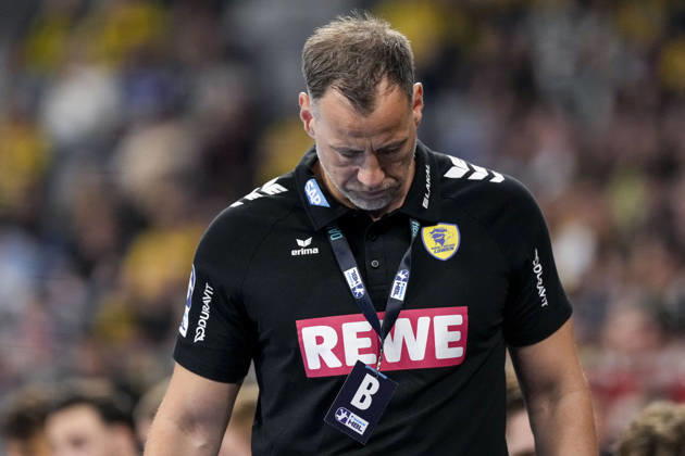 Maik Machulla (Trainer, Cheftrainer, RNL), Einzelbild, Einzelfoto, Aktion, Action, enttäuscht schauend, Enttäuschung, Frustration, disappointed, pessimistisch, 11.04.2026, Mannheim (Deutschland), Handball, Bundesliga, Rhein-Neckar Löwen - SG Flensburg-Handewitt
