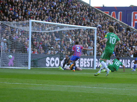 Football - 2025 2026 Premier League - Crystal Palace vs. Newcastle United - Selhurst Park - Sunday 12th April 2026 Will Osula of Newcastle United scores his first half goal past Dean Henderson