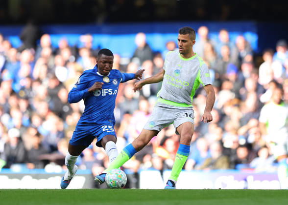 12th April 2026; Stamford Bridge, Chelsea, London, England: Premier League Football, Chelsea versus Manchester City; Rodri of Manchester City under pressure from Moises Caicedo of Chelsea JPxFletcher