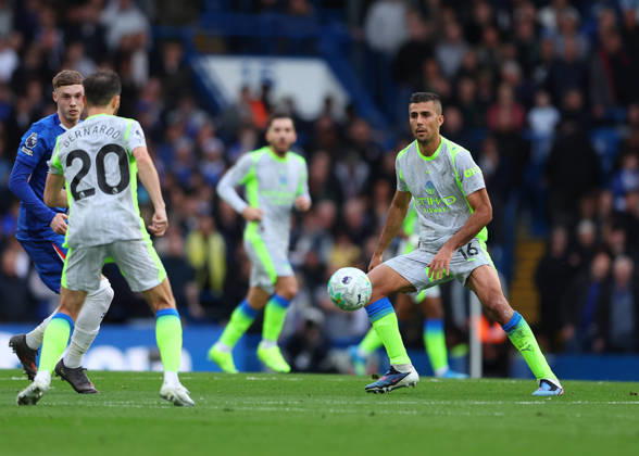 12th April 2026; Stamford Bridge, Chelsea, London, England: Premier League Football, Chelsea versus Manchester City; Rodri of Manchester City passes the ball to Bernardo Silva of Manchester City JPxFletcher