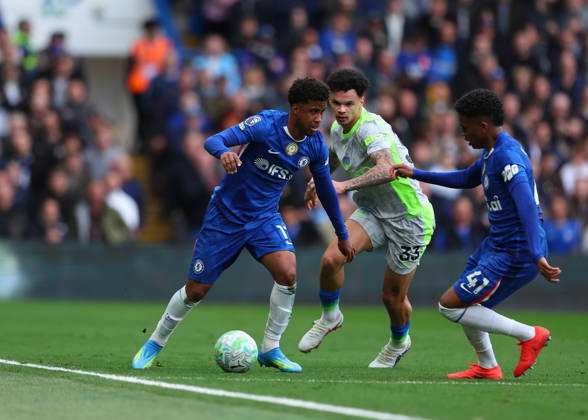 12th April 2026; Stamford Bridge, Chelsea, London, England: Premier League Football, Chelsea versus Manchester City; Andrey Santos of Chelsea under pressure from Nico O Reilly of Manchester City JPxFletcher