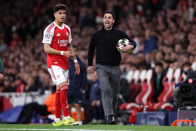 London, England, 15th April 2026. Mikel Arteta manager of Arsenal holds on to the ball as he gives his players instruction as Piero Hincapie of Arsenal looks on during the Arsenal vs Sporting Lisbon UEFA Champions League quarter final 2nd leg match at the Emirates Stadium, London. Picture credit should read: David Klein Sportimage EDITORIAL USE ONLY. No use with unauthorised audio, video, data, fixture lists, club league logos or live services. Online in-match use limited to 120 images, no video emulation. No use in betting, games or single club league player publications. SPI_062_DK_Arsenal_Sporting_Lisbon SPI-4686-0062